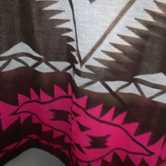 Geometric Pink and Brown Sweater - Picture 5 of 6